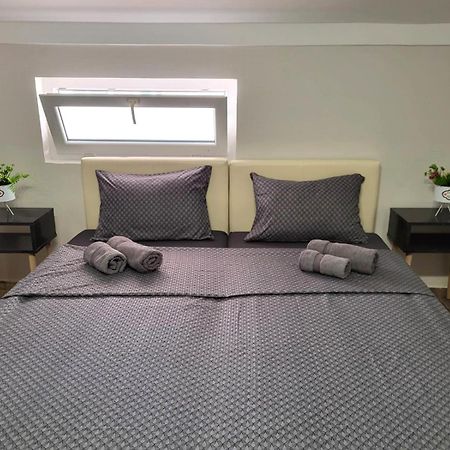 Guesthouse Ozegovic เบลเกรด ภายนอก รูปภาพ