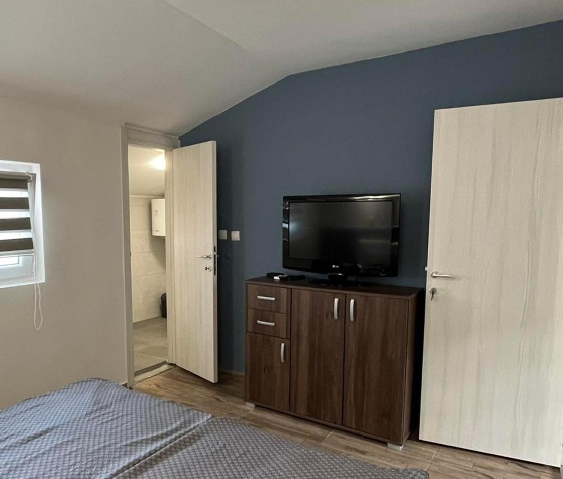 Guesthouse Ozegovic เบลเกรด ภายนอก รูปภาพ