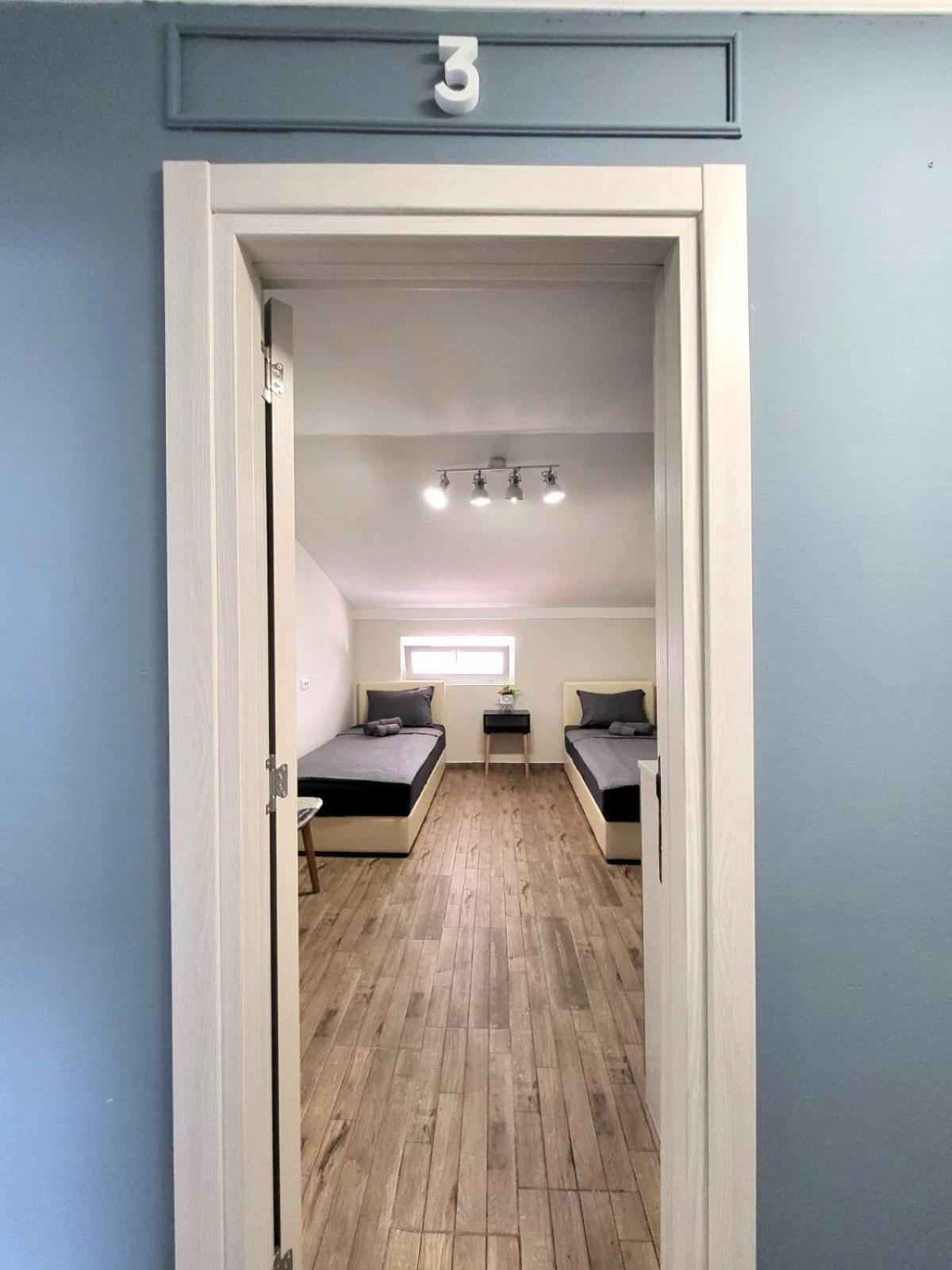 Guesthouse Ozegovic เบลเกรด ภายนอก รูปภาพ