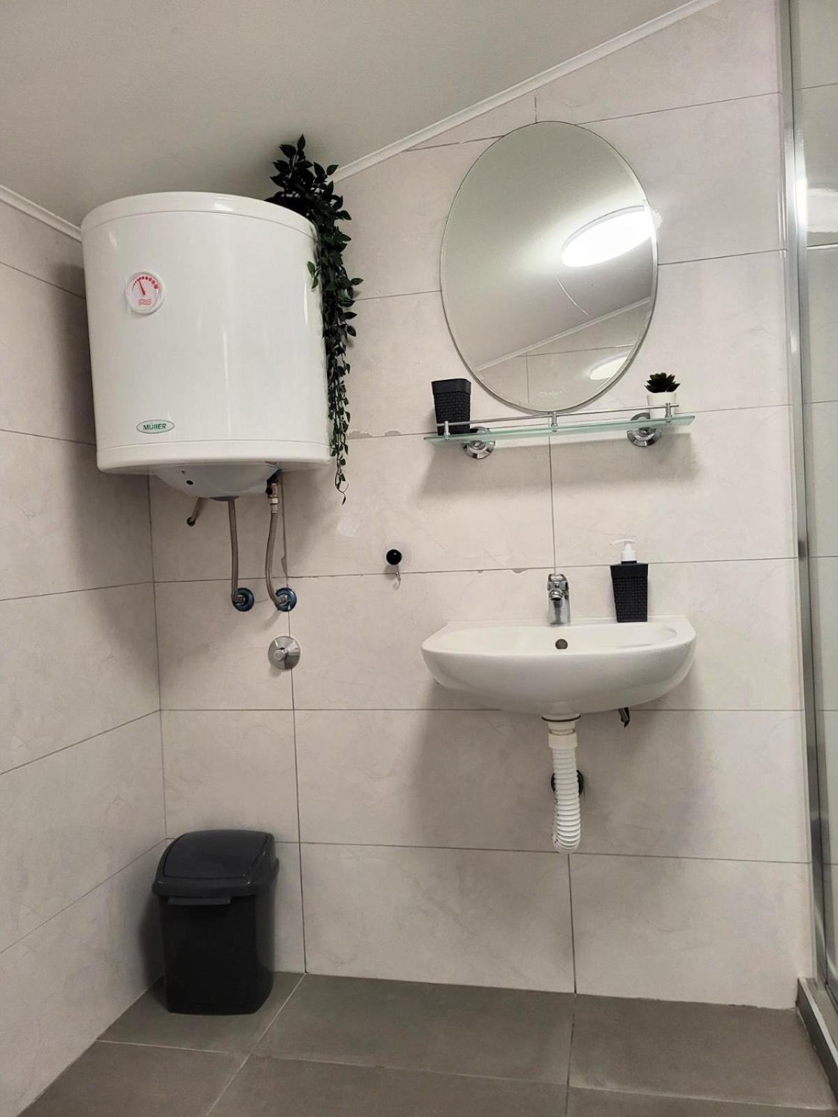 Guesthouse Ozegovic เบลเกรด ภายนอก รูปภาพ