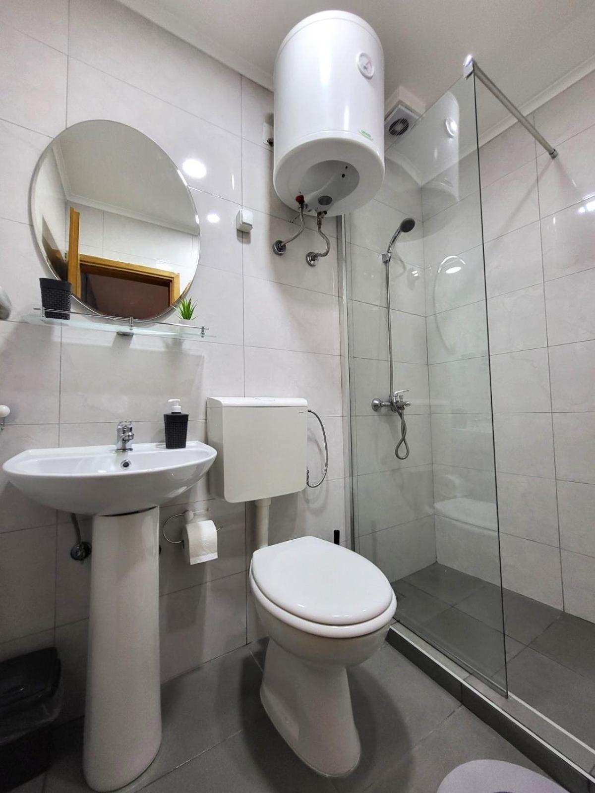 Guesthouse Ozegovic เบลเกรด ภายนอก รูปภาพ