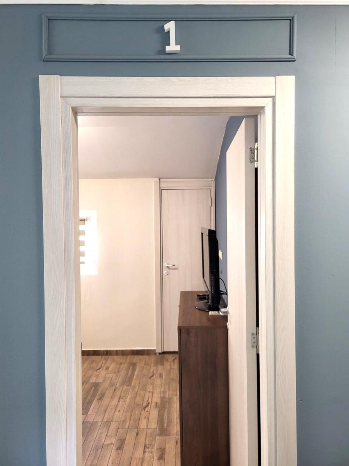 Guesthouse Ozegovic เบลเกรด ภายนอก รูปภาพ